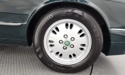 Jaguar XJ-6 1996, 194464 км, за 10831.58 USD