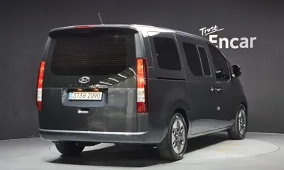 Hyundai Staria 2022, 60992 км, за 16836.76 USD