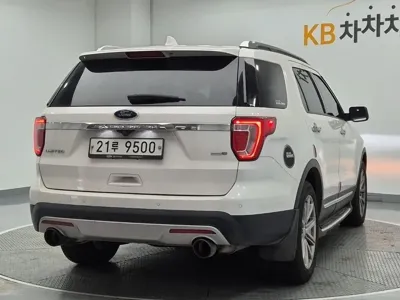 Ford Explorer 2016, 126328 км, за 6370.67 USD