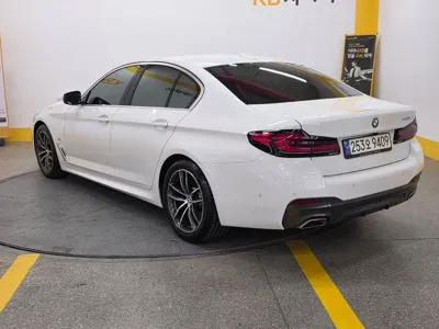 BMW 5-Series 2021, 39853 км, за 24777 USD