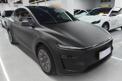 Tesla Model Y L 2025, 10300 км, за 47514 USD