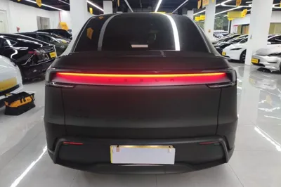 Tesla Model Y L 2025, 10300 км, за 47514 USD