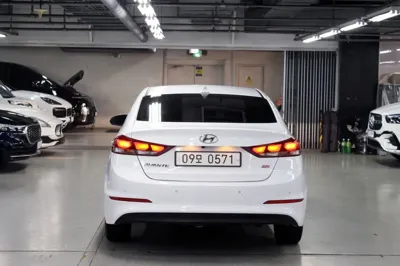 Hyundai Avante 2016, 95000 км, за 5785.61 USD