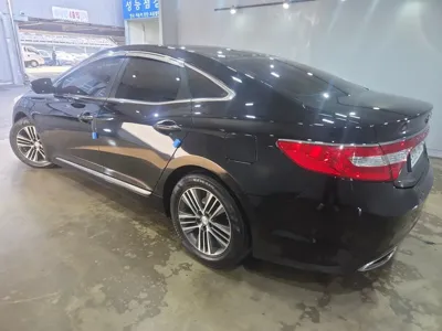 Hyundai Grandeur 2013, 96000 км, за 3708.61 USD