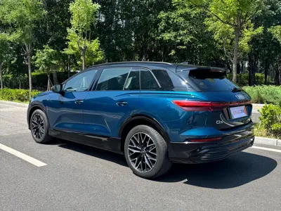 Audi Q5 e-tron 2023, 30000 км, за 21777.09 USD