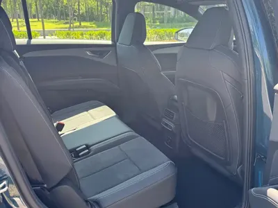 Audi Q5 e-tron 2023, 30000 км, за 21777.09 USD - фото 11