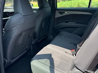 Audi Q5 e-tron 2023, 30000 км, за 21777.09 USD - фото 12