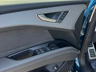 Audi Q5 e-tron 2023, 30000 км, за 21777.09 USD - фото 16
