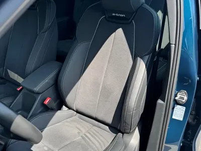 Audi Q5 e-tron 2023, 30000 км, за 21777.09 USD - фото 20