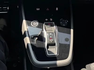 Audi Q5 e-tron 2023, 30000 км, за 21777.09 USD - фото 23