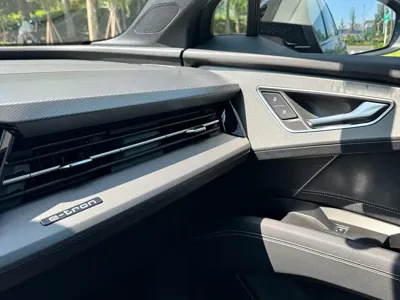 Audi Q5 e-tron 2023, 30000 км, за 21777.09 USD - фото 25