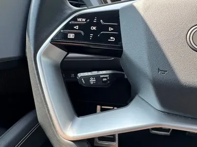 Audi Q5 e-tron 2023, 30000 км, за 21777.09 USD - фото 27