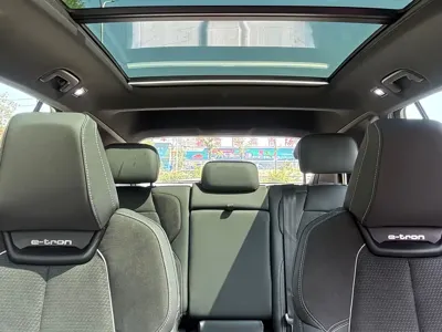 Audi Q5 e-tron 2023, 30000 км, за 21777.09 USD - фото 30