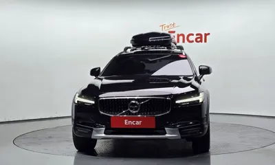 Volvo V90 2018, 141552 км, за 13719.31 USD