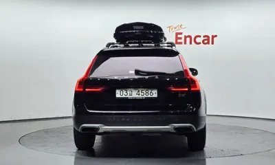 Volvo V90 2018, 141552 км, за 13719.31 USD