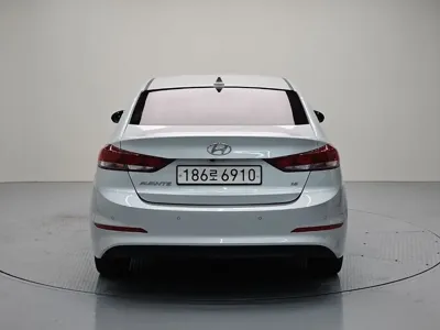 Hyundai Avante 2018, 110965 км, за 4529.34 USD