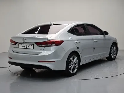 Hyundai Avante 2018, 110965 км, за 4529.34 USD