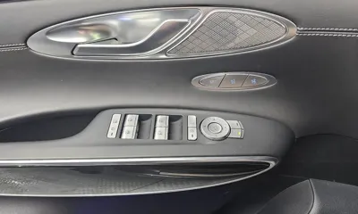 Genesis GV70 2023, 40280 км, за 24223.47 USD - фото 13