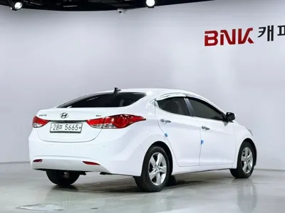 Hyundai Avante 2013, 152419 км, за 2475.57 USD