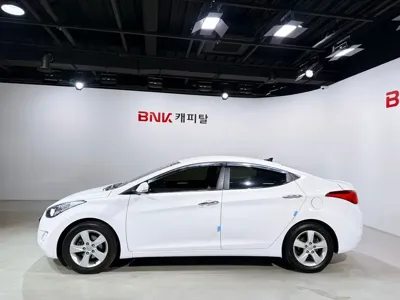 Hyundai Avante 2013, 152419 км, за 2475.57 USD