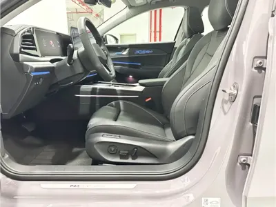 Volkswagen Passat 2024, 1600 км, за 22924.81 USD - фото 12