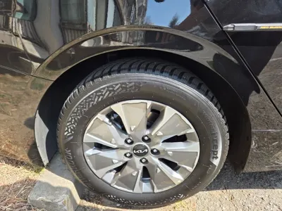 Kia K5 2024, 39700 км, за 15497.62 USD
