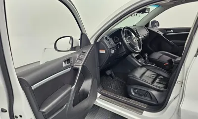 Volkswagen Tiguan 2016, 128162 км, за 5513.98 USD - фото 10