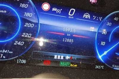 Mercedes-Benz EQS SUV 2023, 12800 км, за 50010 USD - фото 12