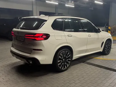 BMW X5 2025, 1450 км, за 55672.7 USD