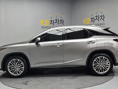 Lexus RX 2022, 31418 км, за 36431.67 USD - фото 8
