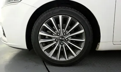 Kia K7 2016, 143317 км, за 5953.54 USD