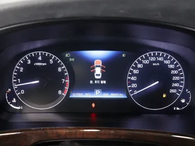 Hyundai Equus 2015, 96234 км, за 5856.68 USD