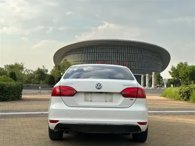Volkswagen Sagitar 2014, 140000 км, за 3089.16 USD