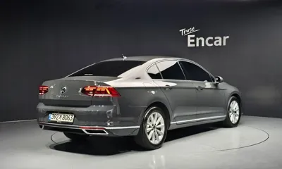 Volkswagen Passat 2021, 87093 км, за 14260.59 USD