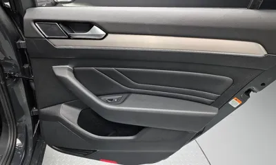 Volkswagen Passat 2021, 87093 км, за 14260.59 USD - фото 25