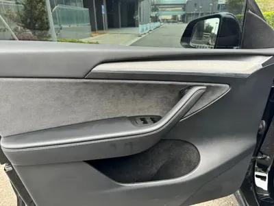 Tesla Model Y 2023, 33000 км, за 18515.04 USD