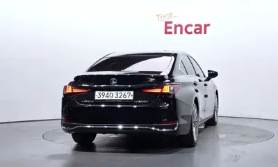 Lexus ES 2021, 129664 км, за 20940 USD
