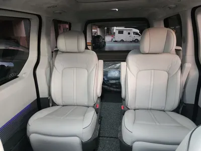 Hyundai Staria 2025, 33758 км, за 31508.47 USD - фото 9