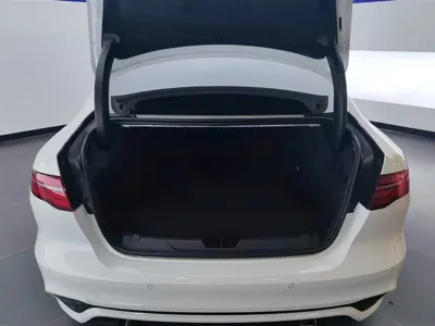 Jaguar XEL 2024, 8300 км, за 23086.66 USD