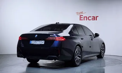 BMW 5-Series 2024, 13678 км, за 42870.19 USD