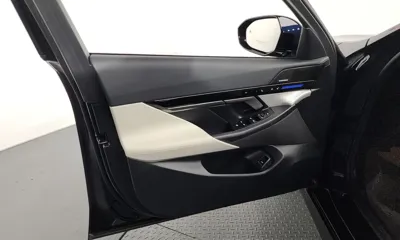 BMW 5-Series 2024, 13678 км, за 42870.19 USD - фото 24