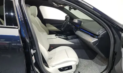 BMW 5-Series 2024, 13678 км, за 42870.19 USD - фото 26
