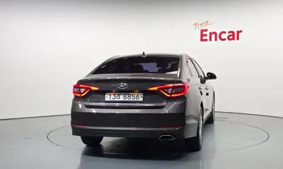Hyundai Sonata 2015, 111810 км, за 6055.87 USD