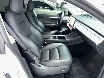 Tesla Model Y 2024, 32000 км, за 26838.04 USD - фото 9