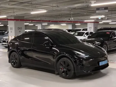 Tesla Model Y 2024, 49615 км, за 24713.79 USD