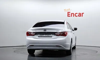 Hyundai Sonata 2012, 79103 км, за 2841.1 USD