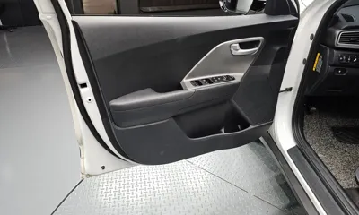 Kia Niro 2018, 82220 км, за 9518.18 USD - фото 24