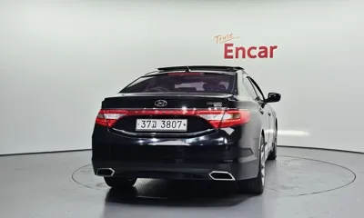 Hyundai Grandeur 2015, 163090 км, за 5618.72 USD