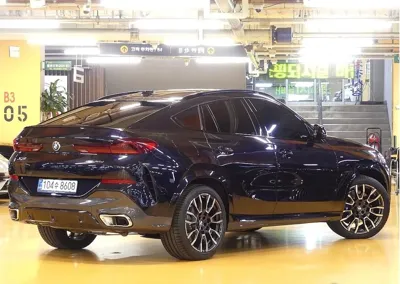 BMW X6 2026, 4400 км, за 88656.01 USD