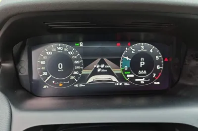Land Rover Discovery Sport New Energy 2022, 52100 км, за 20668 USD - фото 19